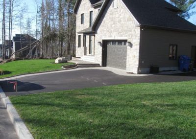Entreprise de pavage, excavation et terrassement à Montréal, Laval, Longueuil, Boucherville, Beloeil, Brossard, Mirabel, Outremont, Westmount, Saint-Eustache, Rive-Sud et sur la Rive-Nord de Montréal / Entrepeneur Asphalte Montréal